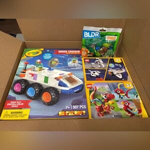 Crayola Moon Cruiser Brick Set with White, Blue, Orange, Green, Pink Accents